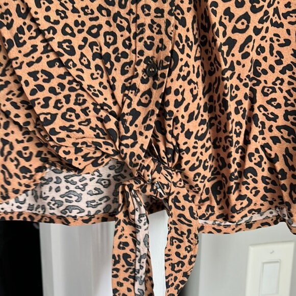 H&M Leopard Button-Up Crop Top, NWT - Picture 5 of 6